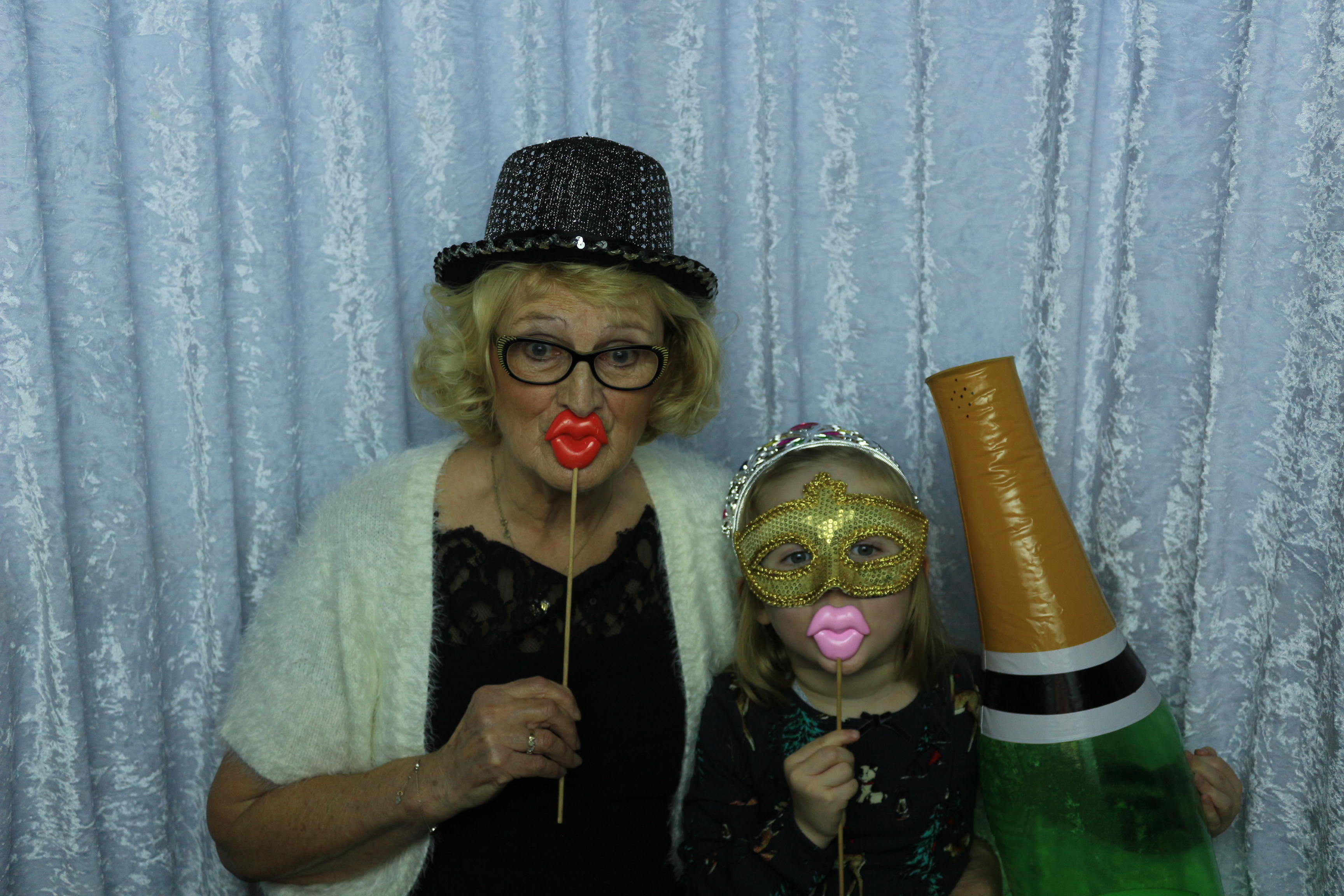 Dee’s 40th Birthday - Images | View more photos from the event at gallery.partydelightsphotobooth.co.uk/u/PartyDelightsPhotoBooth/Dee’s-40th-Birthday-Images
